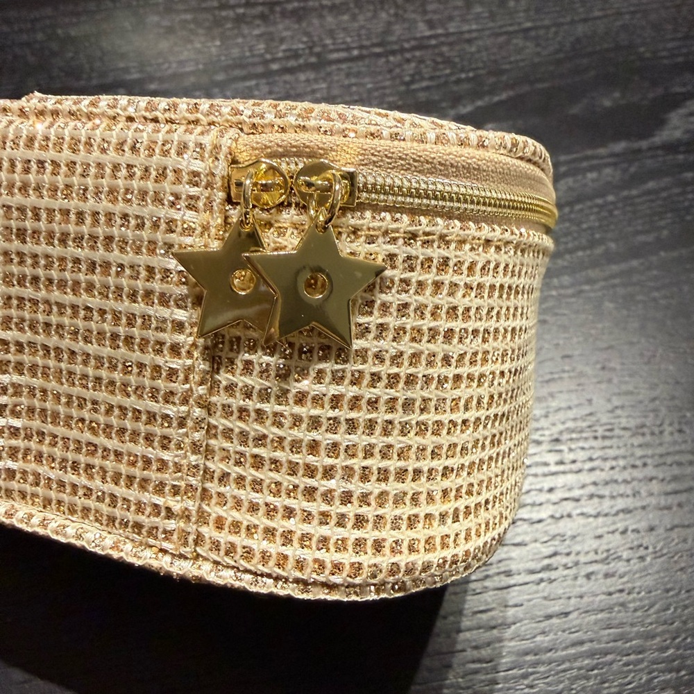 Dior Holiday 2025 Cosmetic Bag - Picture 3 of 7